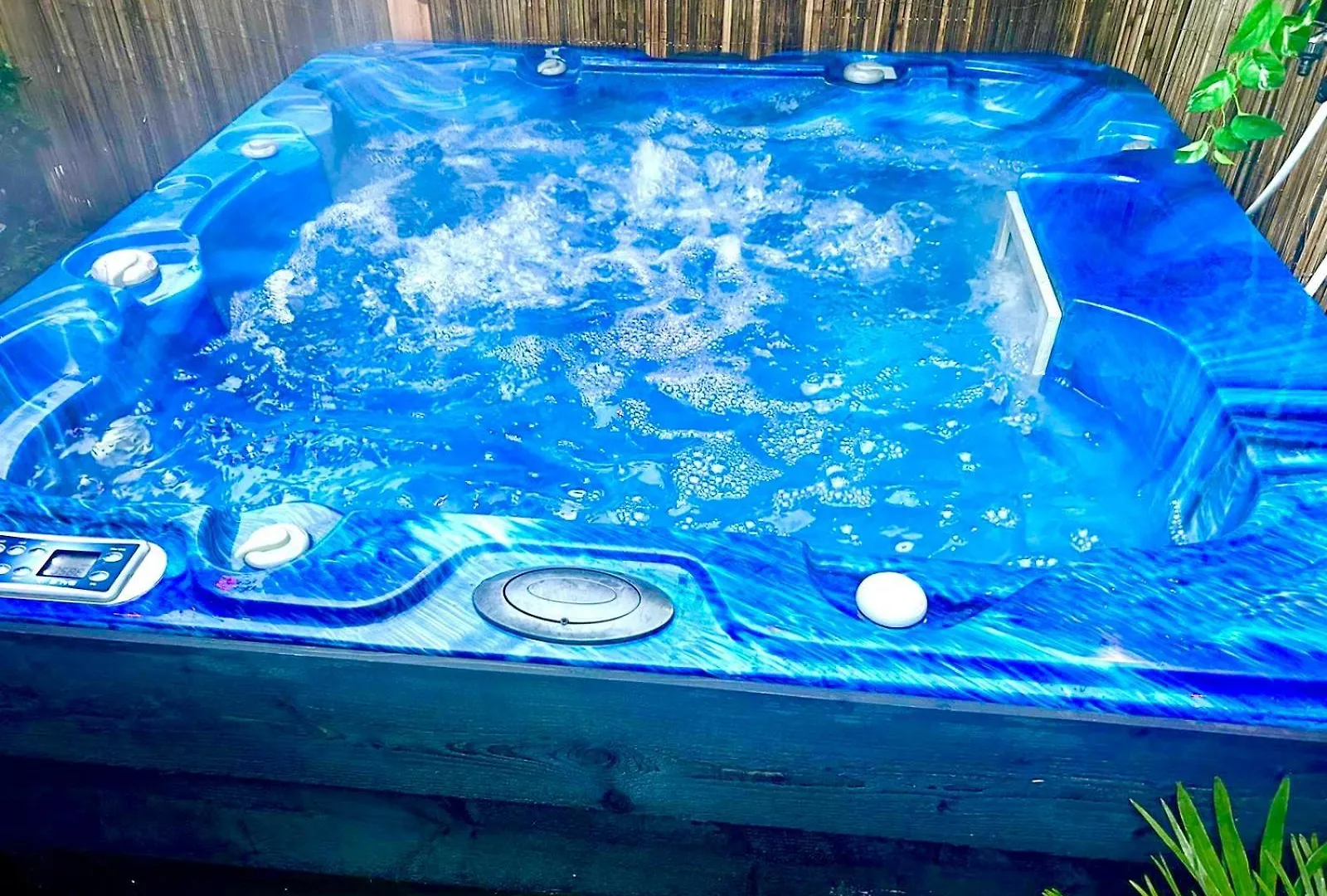 Jungle Style Lodge With Jacuzzi ,Sauna And Garden Near Amsterdam Vijfhuizen Netherlands