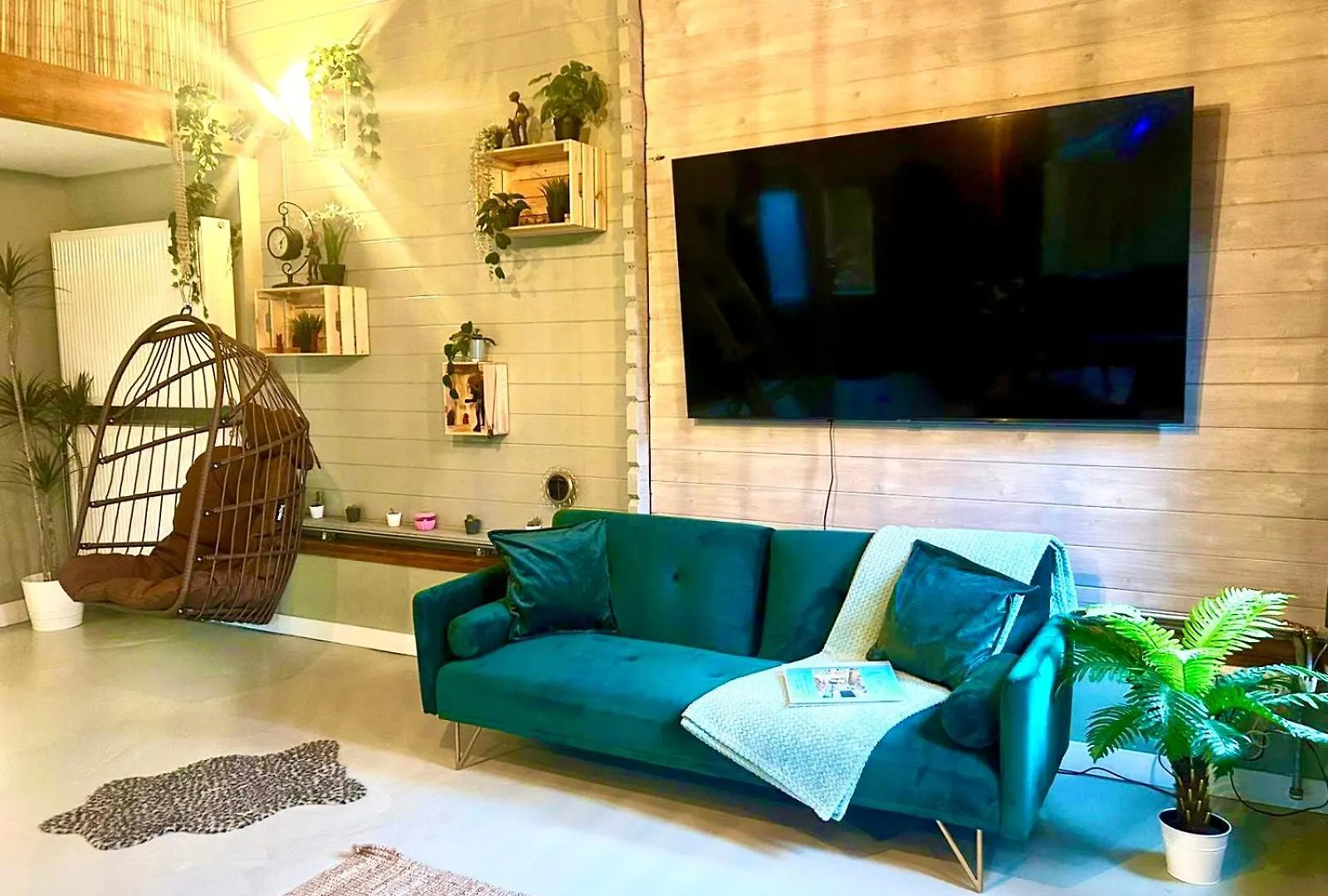 Jungle Style Lodge With Jacuzzi ,Sauna And Garden Near Amsterdam Vijfhuizen 0*,  Netherlands