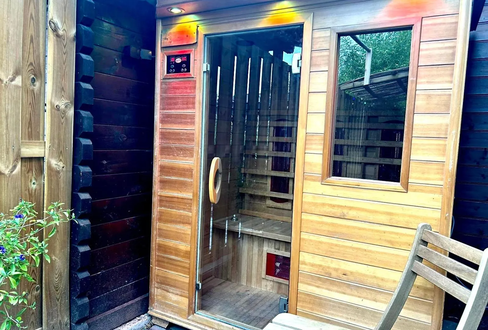 Apartment Jungle Style Lodge With Jacuzzi ,Sauna And Garden Near Amsterdam Vijfhuizen Netherlands