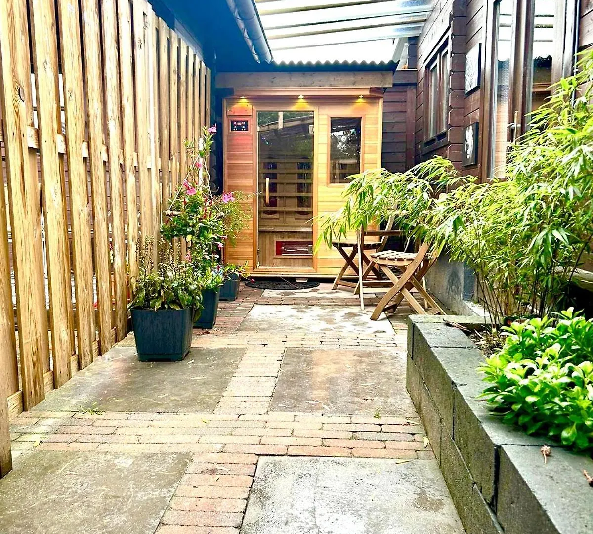 Jungle Style Lodge With Jacuzzi ,Sauna And Garden Near Amsterdam Vijfhuizen Apartment